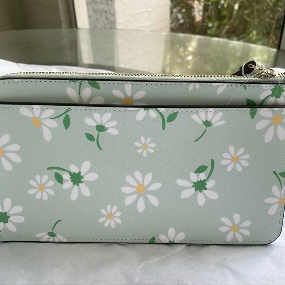 Kate Spade Daisy Medium Wristlet - Pinmount Logo - 3 Card Slots and Slip Pocket - Picture 3 of 8